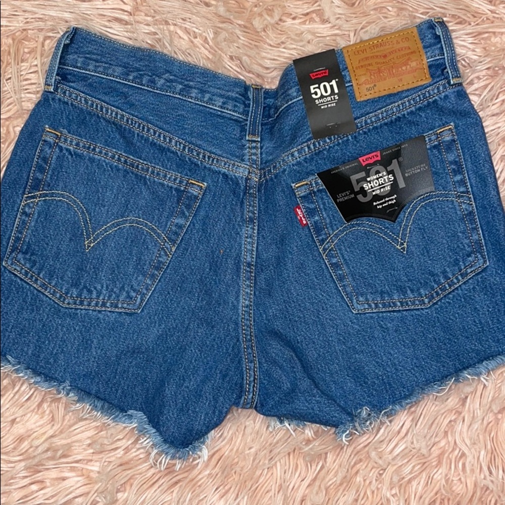 Brand New Levi Shorts - Picture 4 of 7